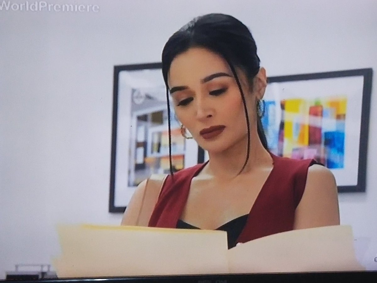 JENDSotelo1's tweet photo. OMG...ayannn na si Thea!!! 
Kris Bernal as Thea 
#HOLWorldPremiere https://t.co/5EUnMaLM5x