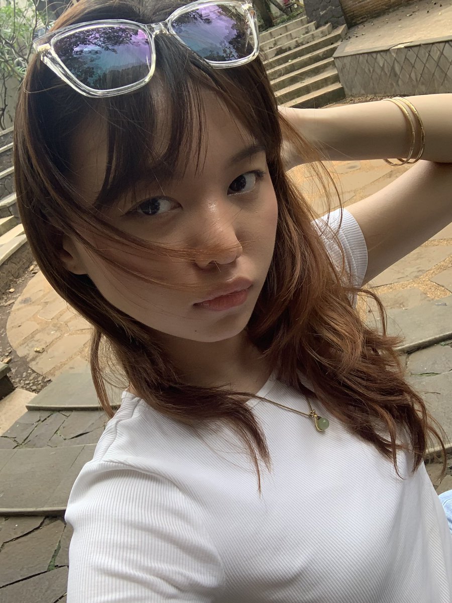 annnehlise's tweet image. #bangs