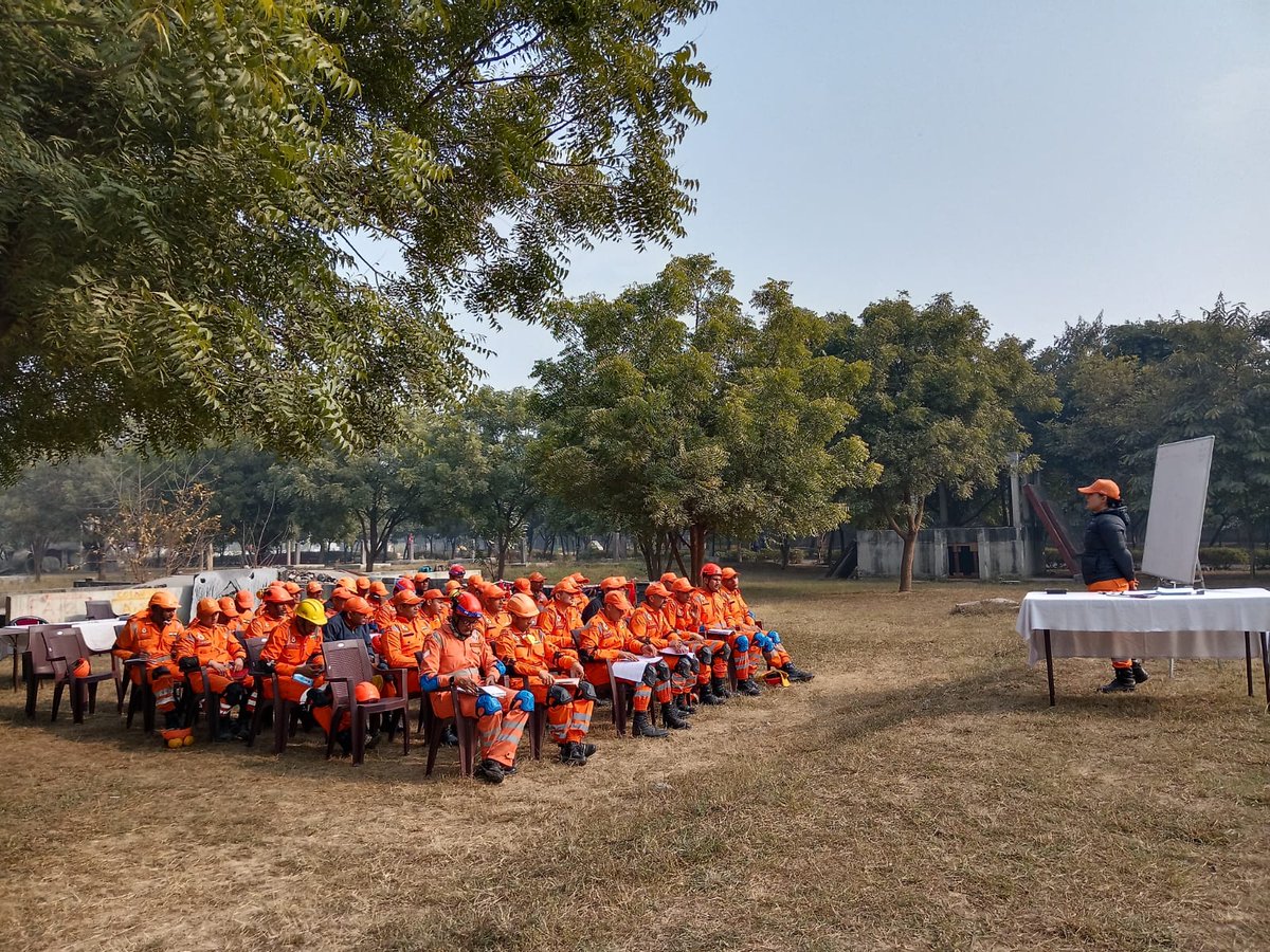 08NDRF's tweet image. Training of CSSR is underway at 8th NDRF in an eco-friendly environment, conducted by trained and experienced instructors—strengthening skills for effective disaster response.
#NDRF #CSSR #DisasterPreparedness #EcoFriendly #Training