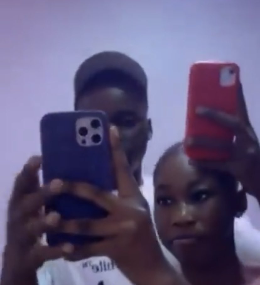 Maxitalk_77's tweet photo. @yabaleftonline Is that 16E the boyfriend is using 🙂 https://t.co/IRJfAgPJlN