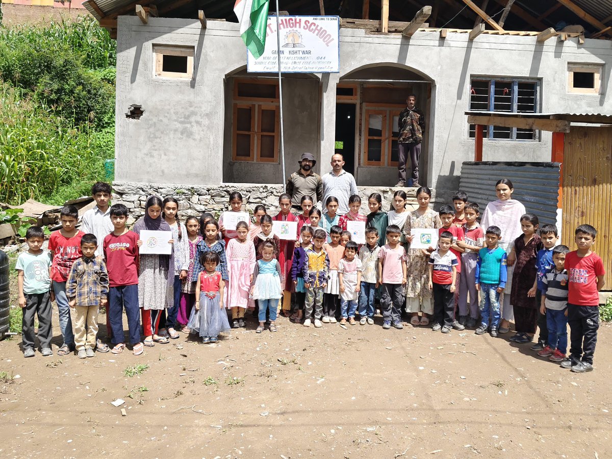 ICGEBNewDelhi's tweet image. Tiny Microscopes, Big Dreams: Science Reaches Remote Kishtwar !
Under the @ICGEBNewDelhi–@official_dgar (Kishtwar Battalion) collaborative initiative, #Foldscope distribution camps and hands-on workshops were successfully conducted across remote and far-flung areas of #Kishtwar