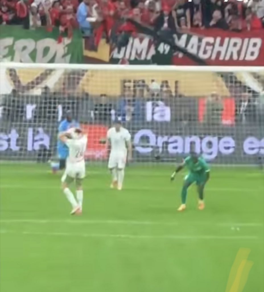 tob1zzy's tweet image. missed on purpose una