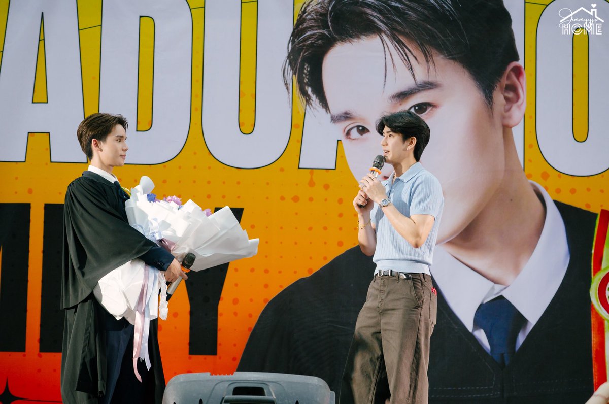 JimmyyjpHome's tweet image. และจะขาดคนนี้ไปไม่ได้เลย ขอบคุณน้องซี @Sea_tawinan  มากๆเลยนะคะ ที่มาร่วมแสดงความยินดีกับพี่จิมมี่ ขอบคุณที่คอยซัพพอร์ตและเป็นพาร์ทเนอร์ที่ดีมากๆๆ ของพี่จิม Thank you na kub  💜🩵 

@jimmyyjp_ 
#Jimmyyjp #Tiny 
#JimmyGraduationDay