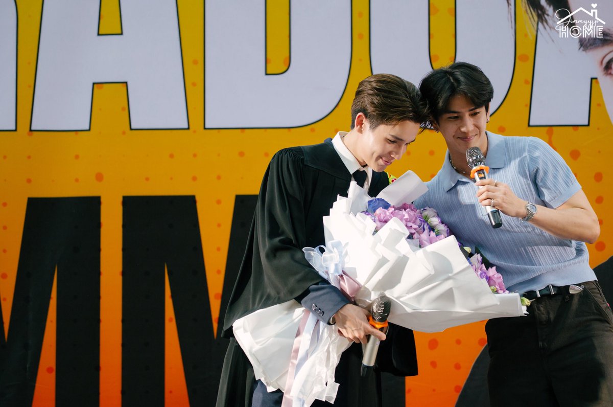 JimmyyjpHome's tweet image. และจะขาดคนนี้ไปไม่ได้เลย ขอบคุณน้องซี @Sea_tawinan  มากๆเลยนะคะ ที่มาร่วมแสดงความยินดีกับพี่จิมมี่ ขอบคุณที่คอยซัพพอร์ตและเป็นพาร์ทเนอร์ที่ดีมากๆๆ ของพี่จิม Thank you na kub  💜🩵 

@jimmyyjp_ 
#Jimmyyjp #Tiny 
#JimmyGraduationDay