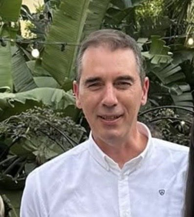 <a href="/antoniovzquez_/">antoniovzquez_</a> <a href="/Ricardochammo/">Richi :/</a> <a href="/rociolazarev/">Rocío Lazarev💙❤️</a> Andrés Gallardo Vaz, iba en el tren dirección Huelva

contacto <a href="/lvijeje/">Álvaro Gallardo</a>