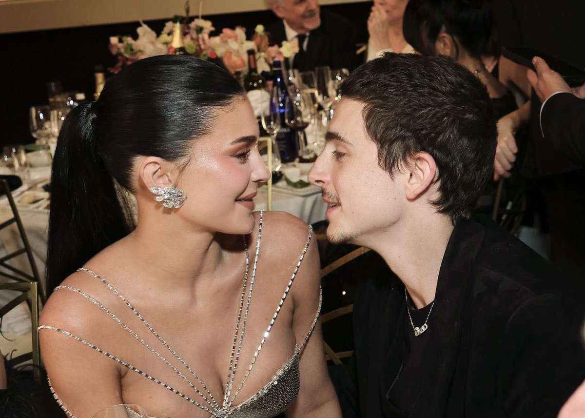 the eyes chico ⋆˙⟡