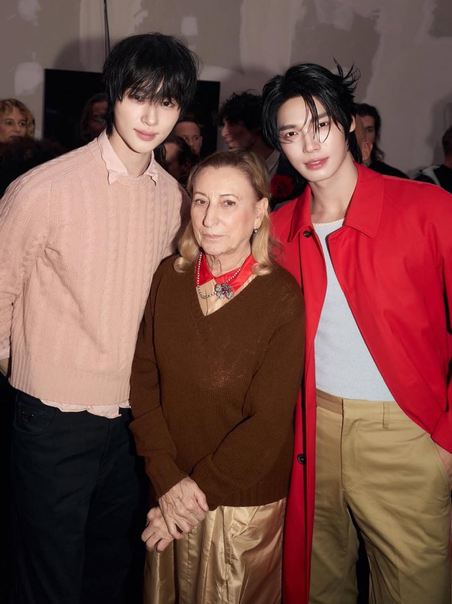 sabaideeID's tweet image. Win juga terlihat berbaur dengan banyak selebriti mancanegara lainnya seperti Byeon Wooseok, Karina Aespa, Gawon MEOVV, dan masih banyak lagi. Win Metawin juga nggak kalah bersinar, kan? 

So, what do you guys think about Win Metawin’s overall look? 

#PRADAFW26xWIN 
#winmetawin