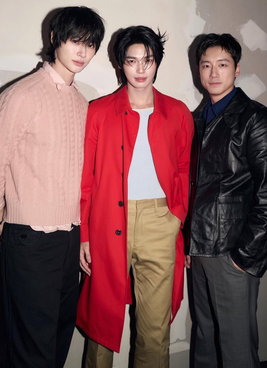 sabaideeID's tweet image. Win juga terlihat berbaur dengan banyak selebriti mancanegara lainnya seperti Byeon Wooseok, Karina Aespa, Gawon MEOVV, dan masih banyak lagi. Win Metawin juga nggak kalah bersinar, kan? 

So, what do you guys think about Win Metawin’s overall look? 

#PRADAFW26xWIN 
#winmetawin