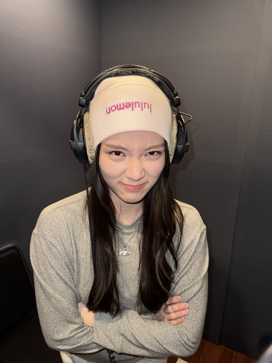 ginnynatnicha's tweet image. ตุวดื้ออัดเพลงเสร็จแล้วว🎧