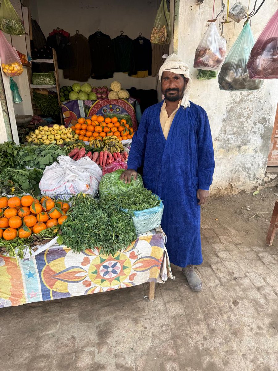 دل میں رہ کر دل دکھاتے ہو 
اپنا مقام دیکھو اور اپنے کام دیکھو 

لطیف سبزی فروٹ اینڈ گارمنٹس ھاوس 
بھونڑ اڈا چکوال