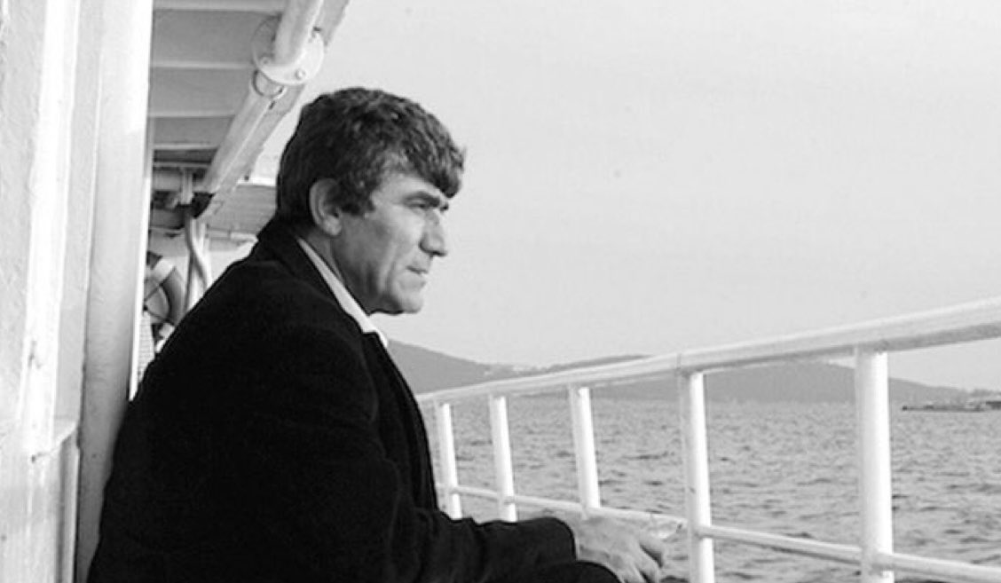 nebilozgenturk's tweet photo. Hrant Dink "kardeşlik türküsü"ydü.Uçsuz bucaksız bir "sevgi denizi"ydi. "Umut vapuru"ydu tüm kıyılara merhaba diyebilen. Kalleşçe katledilen.. @HrantDinkVakfi https://t.co/tRMQA0N4gK