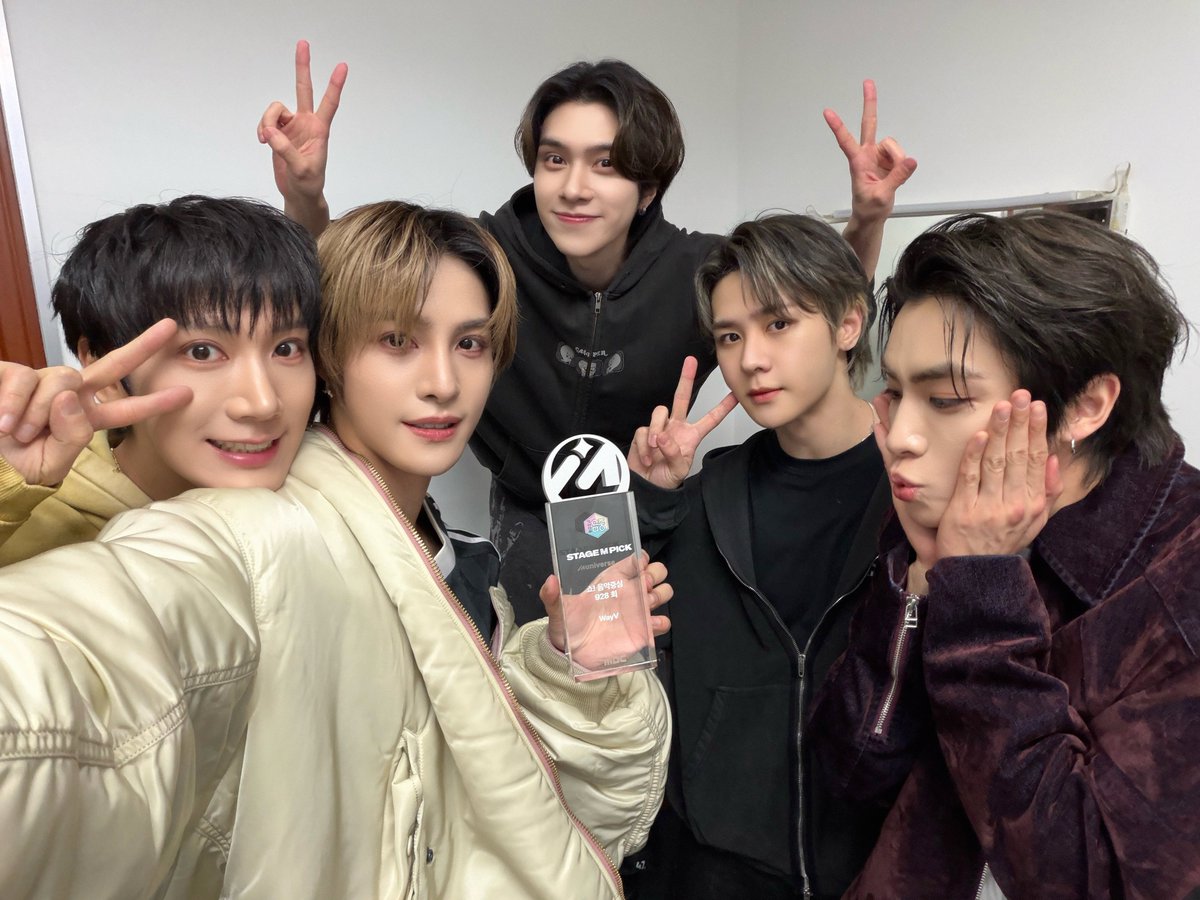 WayV_official's tweet image. STAGE M PICK🏆 💚🤍

#WayV #威神V #白色定格
#WayV_EternalWhite