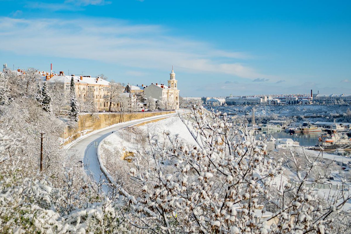 temsu_walling's tweet image. The bright Sun ☀️ and the beautiful Snow ❄️ shining through the bright sunny Skies in #Penza #Yalta #Kazan #Russia 🇷🇺☀️