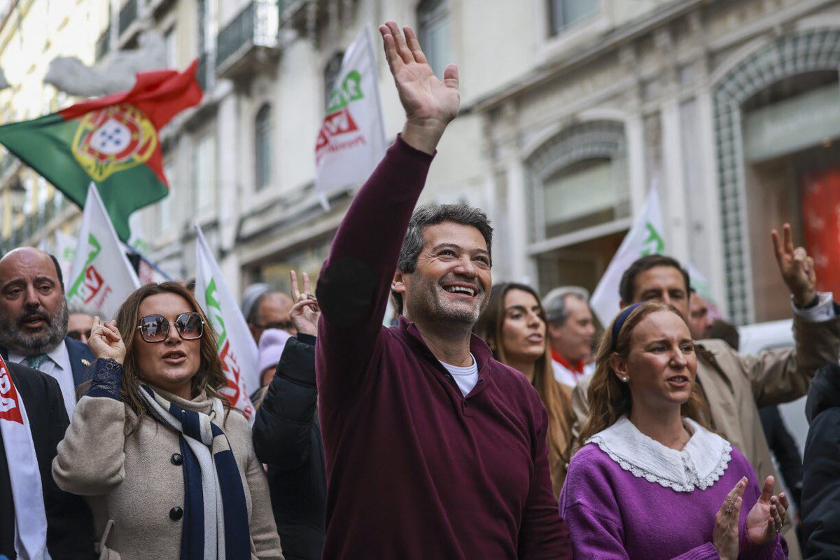 MarionMarechal's tweet photo. Félicitations à @AndreCVentura et @PartidoCHEGA, qui accèdent au second tour de l’élection présidentielle au Portugal pour la première fois.

De Lisbonne à Varsovie, nos idées avancent ! https://t.co/jINGZrpuJN