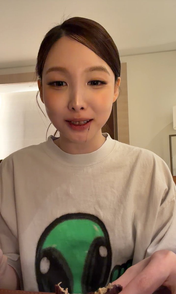 tzulovelyy's tweet photo. WHO'S LET THIS 5 YEAR OLD GO LIVE https://t.co/aSTtPK2h4p