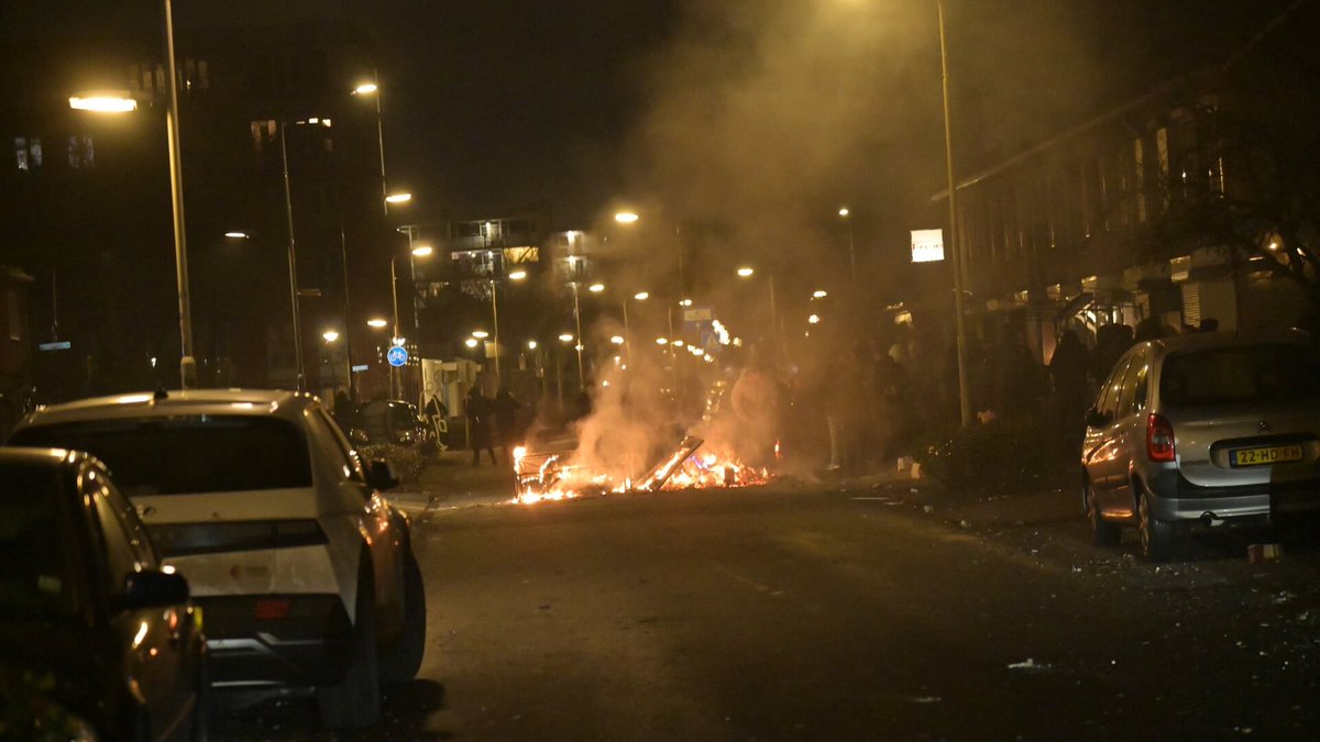 HypercubeNews's tweet image. Genoeg is genoeg. Onze straten! #Wilders grijp in.

#Marokko #rellen