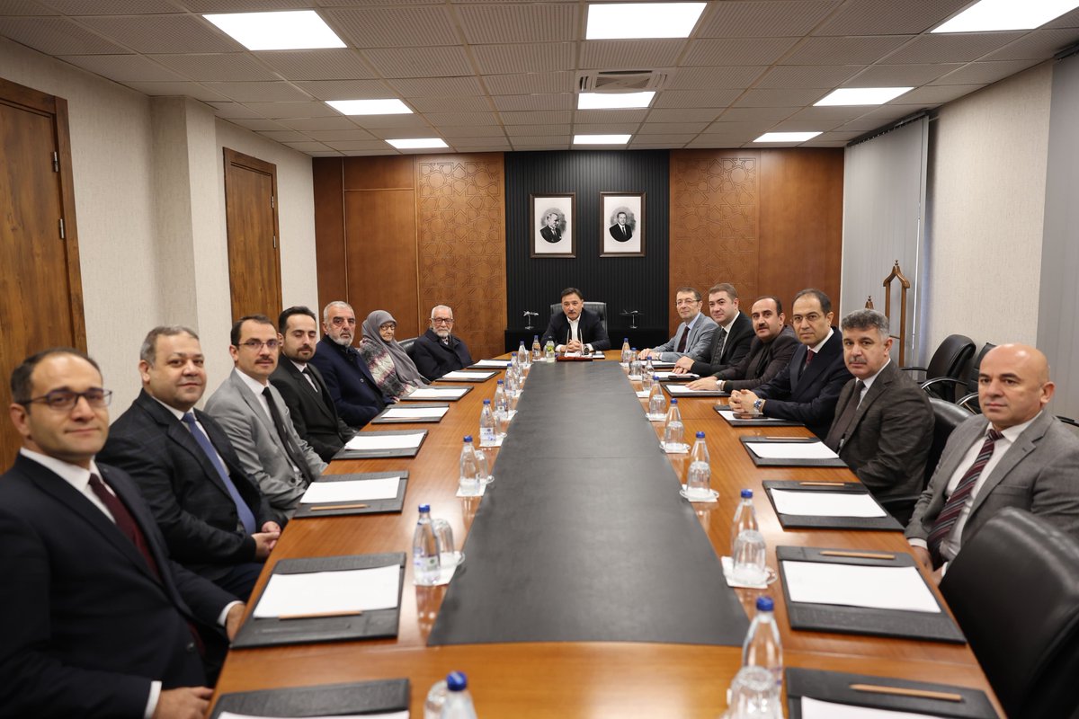 kayserivaliligi's tweet photo. İncesu ilçesi Vali İhsan Aras Mahallesi’nde yapımına başlanacak İncesu Diyaliz Merkezine ilişkin Yapım İşbirliği Protokolü, Valimiz Sayın Gökmen Çiçek’in başkanlığında, Vali Yardımcımız Şenol Esmer, hayırsever iş insanı Salih Hasır ve eşi Mürüvvet Hasır, İncesu Kaymakamı Ömer Said Karakaş, İncesu Belediye Başkanı Mustafa İlmek ile ilgili kurum müdürlerinin katılımıyla Valilik Toplantı Salonu’nda imzalandı.