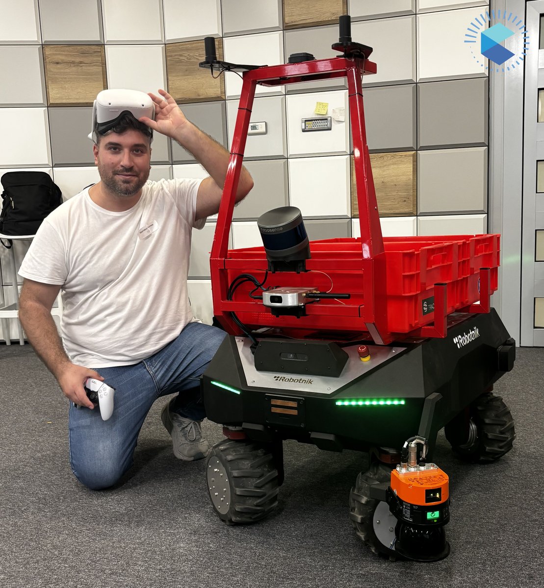 trace_horizon's tweet image. 🎙️ TRACE Interview Series | Partner Spotlight: @CodewheelLtd 

Discover how @CodewheelLtd , our technology partner, is contributing to innovative solutions through cutting-edge #VR applications for #smartlogistics.

Read the full interview 👉 trace-horizon.eu/cdw-interview/