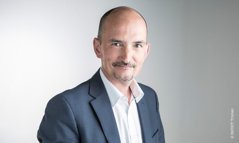 lemediaplus's tweet photo. 🗞️ ITW Média+ / Milan-Cortina 2026 : France Télévisions prépare des Jeux non-stop, en clair et en prime time.

Pascal Golomer, directeur délégué en charge de l’éditorial à @FranceTV, détaille un dispositif inédit : direct de 9h à 23h, plateaux innovants, exposition renforcée des Jeux Paralympiques et déjà un regard tourné vers Alpes 2030 👇

« Ces Jeux ne sont pas un aboutissement, mais un point de départ. »

🎙️ Interview à retrouver sur @lemediaplus
🔗 (https://t.co/wTW9GOyAN3