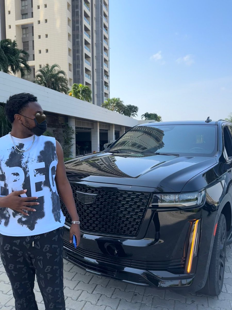 V75Stunner's tweet photo. GOD blessed me with a New Car . 🦅🖤

The Beast . Cadillac Escalade 600 . 

( PRESIDENTIAL) .

#forexlegend https://t.co/G2HlzZutyo