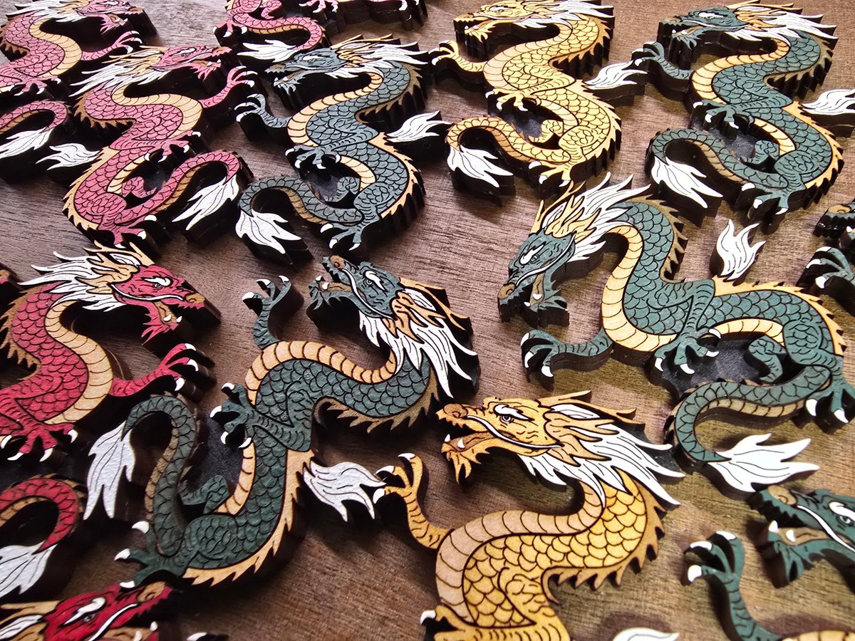 先日のイベントで在庫が無くなったり少なくなった龍の制作を ずーっと