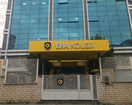 📣 İstanbul l ERA Koleji, resmî tatil günlerinde yürürlükteki mevzuata açıkça aykırı biçimde eğitim-öğretim faaliyetlerini sürdürmektedir. Tatil süresi içerisinde “deneme sınavı” adı altında fiilen ders yapılmakta; öğretmenler ise “seminer” gerekçesiyle hukuksuz şekilde okula
