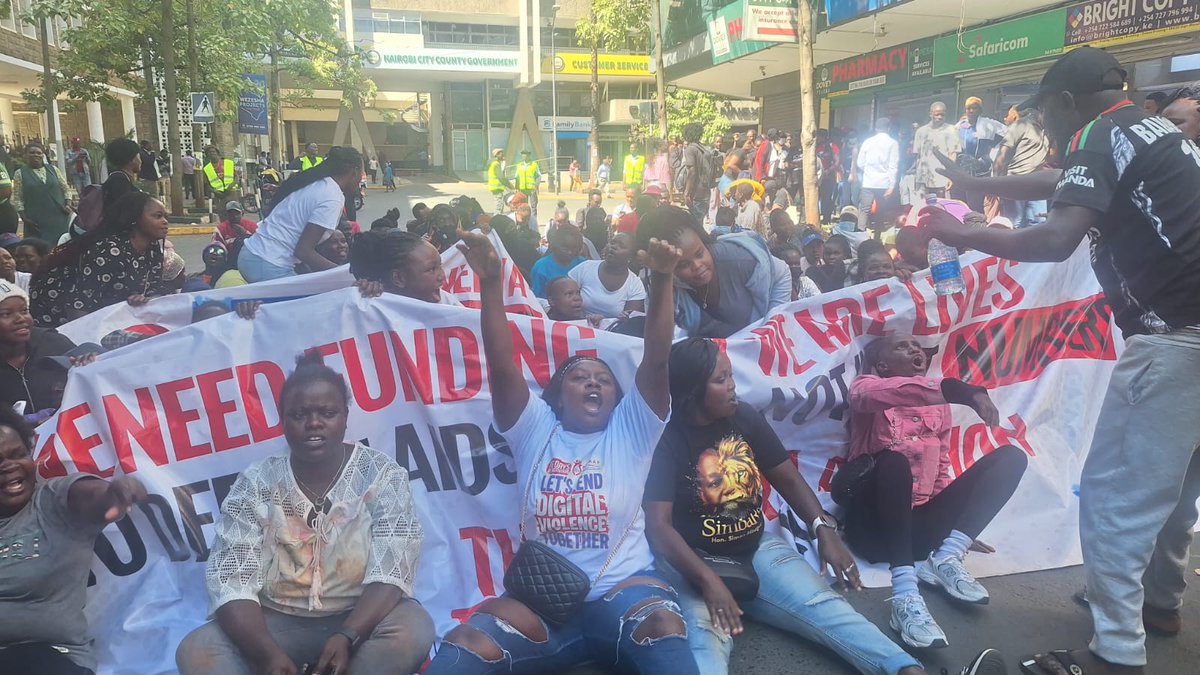 AllanNyamz67980's tweet photo. This is not politics. These are real people—mothers, fathers, and youth—depending on care to survive and thrive.

#PLHIVLivesMatter #AIDSIsNotOver #StopDisruptions #BringTheMoney https://t.co/wNwfSuDeFx