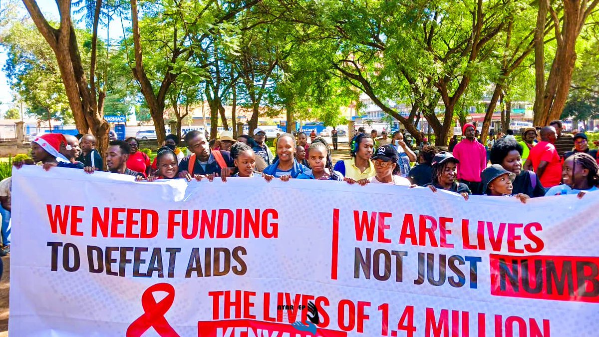 thee_hoof's tweet photo. The US government's #StopWorkOrder has caused disruptions in HIV prevention and treatment services. HIV services stalled, yet needs remain urgent. 

#PLHIVLivesMatter #AIDSIsNotOver #StopDisruptions #BringTheMoney @MOH_Kenya https://t.co/DML2HdUpXE