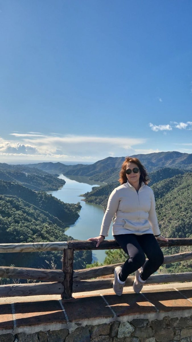 Sand_97's tweet image. ⚠️ ⚠️ Seguimos buscando a María Eugenia Gallego Navasco ⚠️⚠️

No tenemos noticias de ella. Iba en el tren de Iryo en el vagón 8, asiento 13D. 

Iba vestida igual que la primera foto. Cualquier ayuda es bien recibida. #Adamuz #Tren #iryo #Cordoba #Malaga