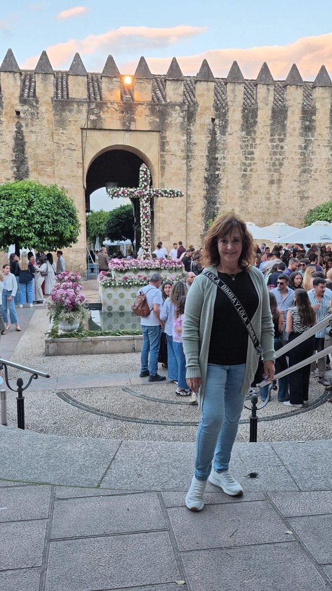 Sand_97's tweet image. ⚠️ ⚠️ Seguimos buscando a María Eugenia Gallego Navasco ⚠️⚠️

No tenemos noticias de ella. Iba en el tren de Iryo en el vagón 8, asiento 13D. 

Iba vestida igual que la primera foto. Cualquier ayuda es bien recibida. #Adamuz #Tren #iryo #Cordoba #Malaga