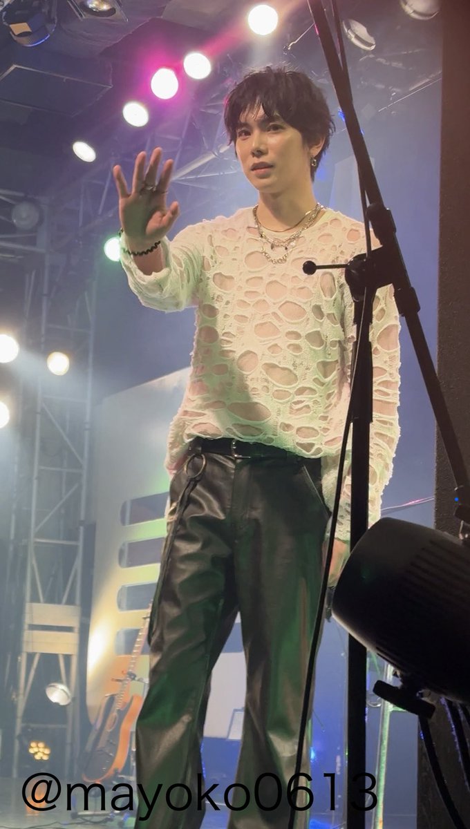 怖い話してもいいですか？

はい

私、台北から6公演全部端っこの席だったんです！（厳密に言えば渋谷1部は端から2番目）
怖くないですか？

呪いですね

お祓いしてください🙏

いきなり手で奇妙な踊りをしてくれる 
#YU  くん

え、何、それー？
大爆笑🤣

お祓い効果ありますように😙

↓最端📷