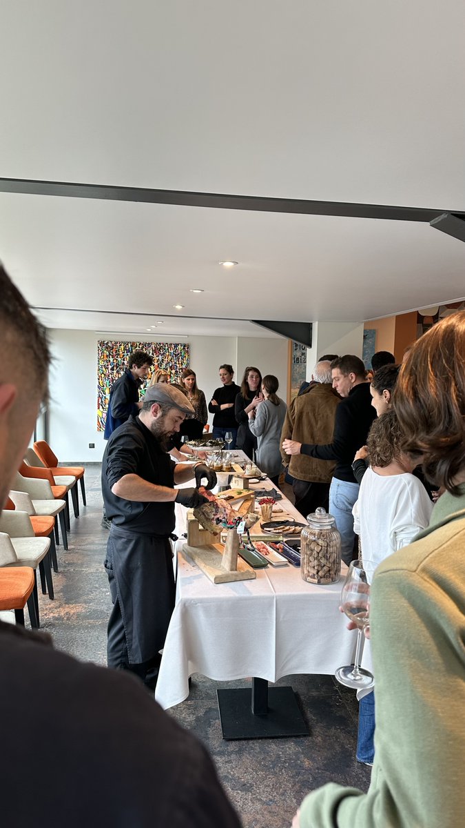 rambierimmo's tweet photo. Nous avons eu le plaisir de réunir l’ensemble des collaborateurs du Groupe Rambier Immobilier et du Domaine Haut-Lirou autour d’un déjeuner convivial pour lancer cette nouvelle année aux Docks du GR à St Martin de Londres ✨
Un moment de partage, d’échanges et de bonne humeur ! https://t.co/pbV1Rh62BJ