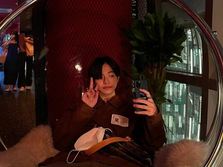 nightOsean's tweet photo. a leowon au

Tak pernah terlintas di lorong pikiran Leonel (L—eo) dan Sakala (S—angwon), bahwa lingkaran impian yang mereka gapai justru merenggut raga mereka ke jurang—meski jiwa tetap bersemayam dalam pelukan. Padahal, niat mereka merajut ikatan selamanya, tak terpisahkan. https://t.co/T97bFI2x5d