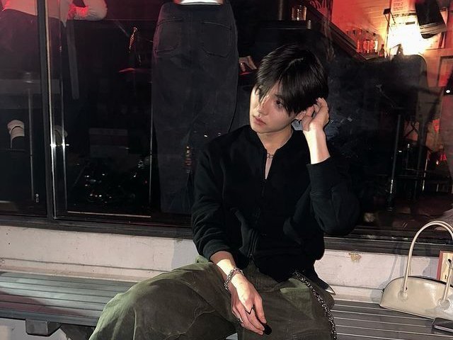 nightOsean's tweet photo. a leowon au

Tak pernah terlintas di lorong pikiran Leonel (L—eo) dan Sakala (S—angwon), bahwa lingkaran impian yang mereka gapai justru merenggut raga mereka ke jurang—meski jiwa tetap bersemayam dalam pelukan. Padahal, niat mereka merajut ikatan selamanya, tak terpisahkan. https://t.co/T97bFI2x5d