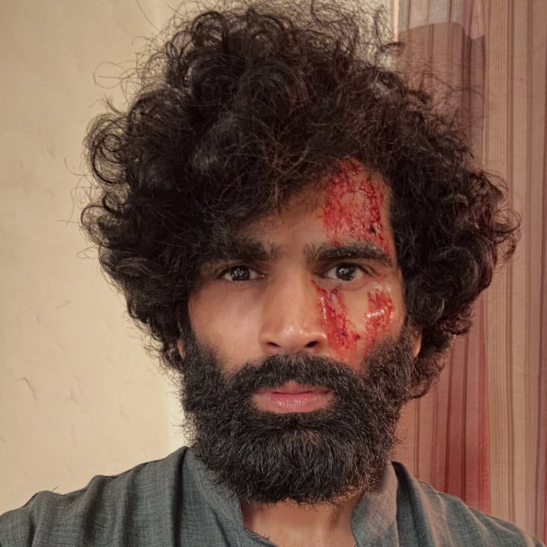 tellychakkar's tweet photo. @nitinn_rrao shares BTS from his new webshow #Taskaree and his intense, unrecognisable avatar is grabbing attention 👀❤️

#NitinRao #NitinRa #Taskaree https://t.co/k72qr9GiF2