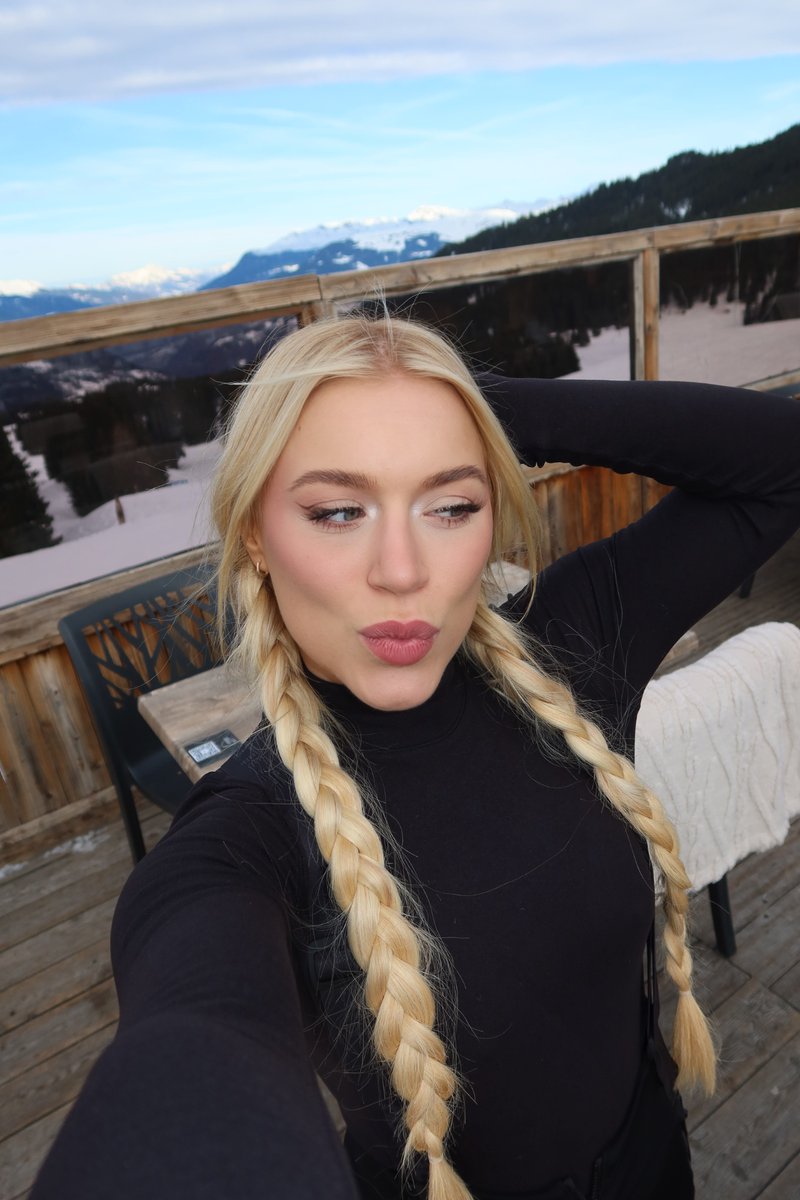 Elle Brooke 🥊 tweet media