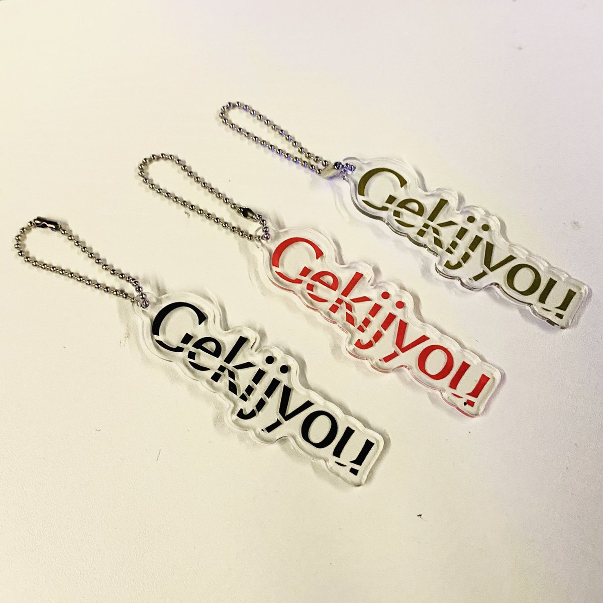 gekijyou_band's tweet photo. ［🔥New Goods🔥］

Gekijyou LOGO Keyholder 
Black. Red. Khaki 
¥400

本日から物販にて販売開始 https://t.co/NOngp5bLfY
