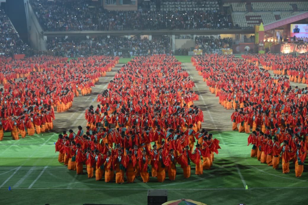 northeast_vibe's tweet photo. 🔥 HISTORY IN MOTION 🔥

10,000 Bodo artistes light up Sarusajai Stadium with Bagurumba Dwhou, turning Guwahati into a living canvas of Assam’s rich culture, unity, and message of peace. A proud moment for Bharat’s heritage. 💃🏽🕊️

#BodoPride #AssamCulture #UnityInDiversity https://t.co/VW7yT06DDs