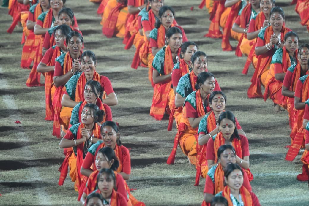 northeast_vibe's tweet photo. 🔥 HISTORY IN MOTION 🔥

10,000 Bodo artistes light up Sarusajai Stadium with Bagurumba Dwhou, turning Guwahati into a living canvas of Assam’s rich culture, unity, and message of peace. A proud moment for Bharat’s heritage. 💃🏽🕊️

#BodoPride #AssamCulture #UnityInDiversity https://t.co/VW7yT06DDs