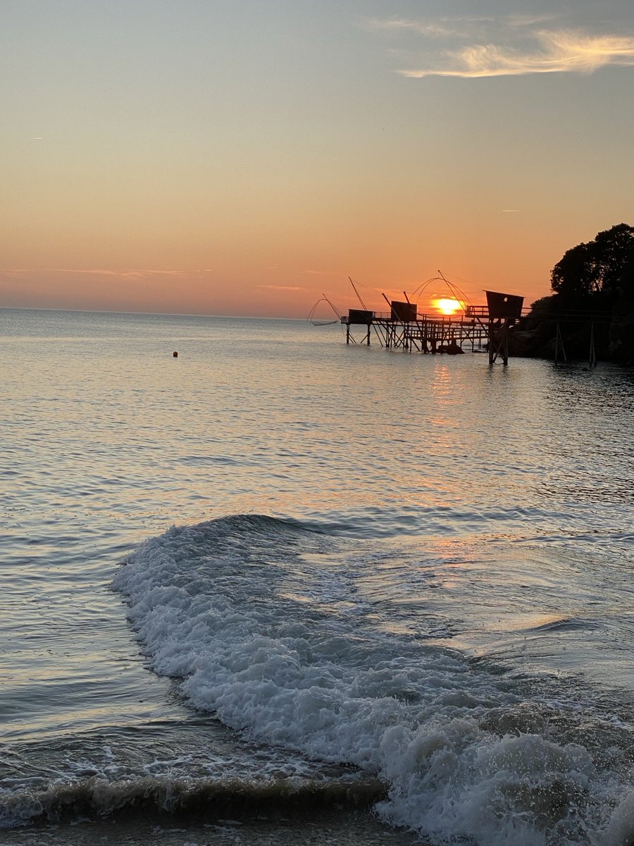 GossLgo's tweet image. Contre le lundi triste 🩵
Photo archives d'une #plage atlantique
#lundi_optimiste
#Profitez #plaisirsimple