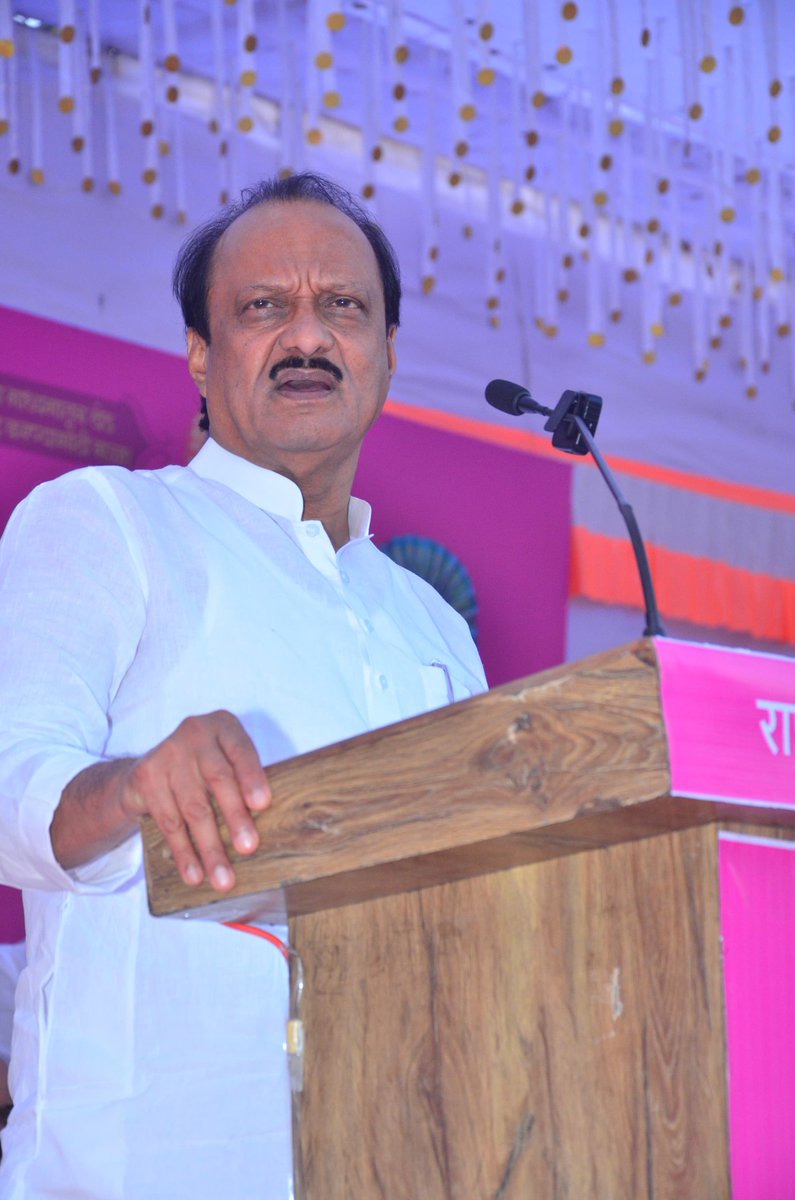 माजी सभापती श्री. शरदभाऊ बुट्टे पाटील यांच्यासह माजी जिल्हा परिषद सदस्य, सरपंच, उपसरपंच आणि मोठ्या संख्येनं कार्यकर्त्यांनी राष्ट्रवादी काँग्रेस पक्षात जाहीर प्रवेश केला.

या पक्ष प्रवेशाच्या माध्यमातून राष्ट्रवादी काँग्रेसची संघटनात्मक ताकद अधिक मजबूत झाली असून विकासाभिमुख