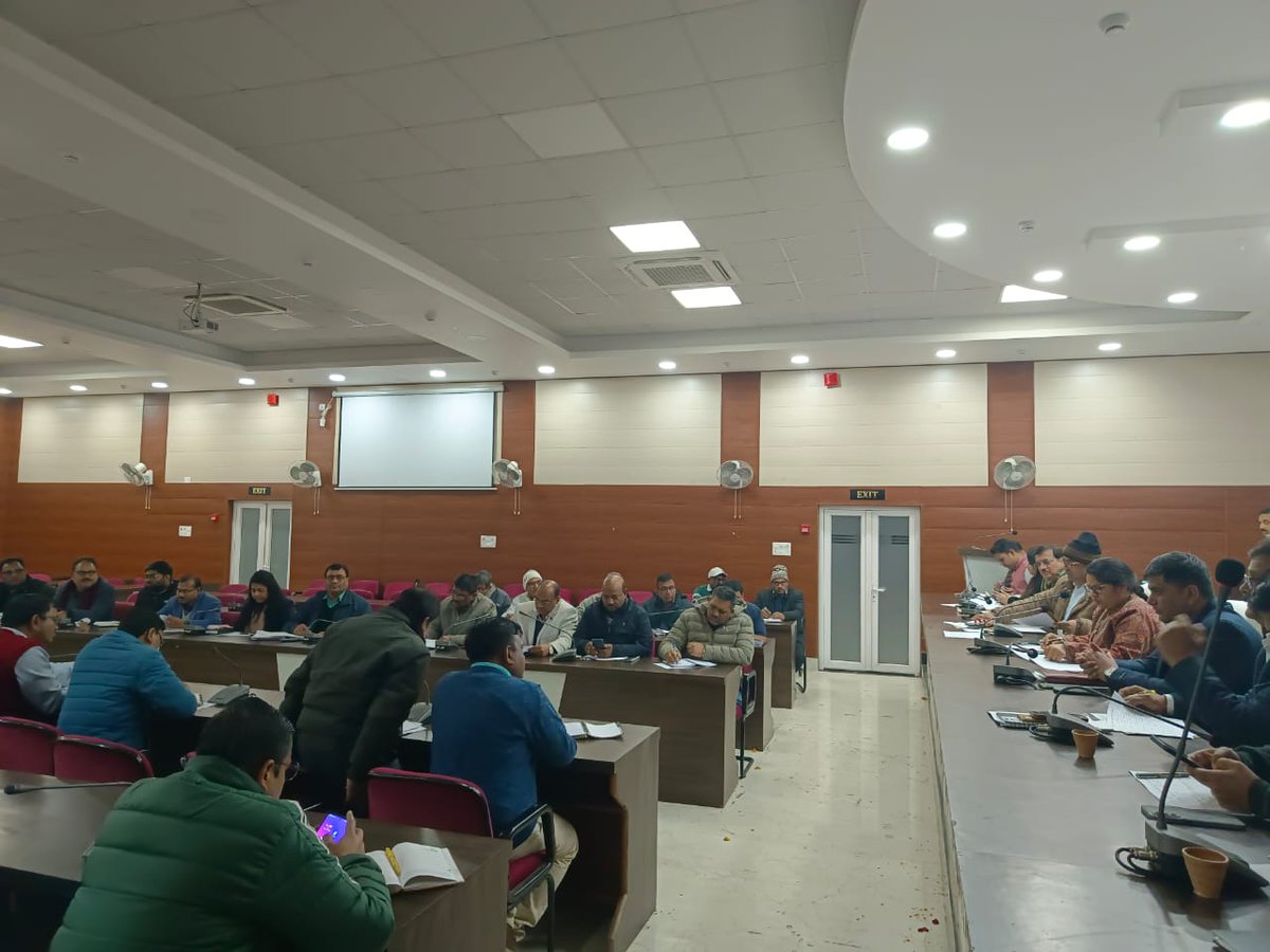 जिला पंचायत सभागार में पंचायत निर्वाचक नामावली वृहद पुनरीक्षण-2025-26 के संबंध में समीक्षा बैठक कर सभी संबंधित अधिकारियों को आवश्यक दिशा निर्देश दिये गए।
#पंचायत_निर्वाचन_समीक्षा_बैठक