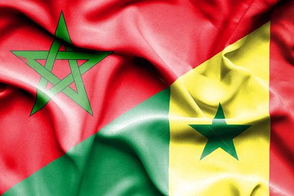 Jafkech's tweet photo. 📣Après le comportement honteux de l'entraineur et des supporters 🇸🇳 dans le stade hier, ainsi que les declarations complotistes et mensongères des dernieres heures et jours;

Le Gvrnmt senegalais vient de poster un communiqué soulignant "l'organisation parfaite" du Maroc 🇲🇦:

"À l’issue de la finale de la Coupe d’Afrique des Nations (CAN) qui s’est tenue à Rabat, le 18 janvier 2026, les autorités sénégalaises adressent leurs chaleureuses félicitations au Gouvernement et au peuple marocains pour la parfaite organisation de cette compétition continentale de très haut niveau.

Le Sénégal tient à saluer la qualité remarquable des infrastructures, la rigueur de l’organisation, ainsi que l’hospitalité, la disponibilité et l’assistance constantes dont ont bénéficié la délégation sénégalaise, les équipes participantes et l’ensemble des supporters tout au long de la CAN. 

Cette réussite illustre une nouvelle fois le savoir-faire reconnu du Royaume du Maroc dans plusieurs domaines et son engagement constant en faveur du rayonnement du sport africain.

La finale a offert au public africain et international un moment de football intense et de grande qualité, à la hauteur du talent et de l’ambition des deux nations.

Elle a surtout mis en scène deux pays frères, unis par des liens forts de tous ordres. Le résultat sportif, si favorable qu’il soit au Sénégal, ne saurait occulter le mérite, la combativité et la valeur de la sélection marocaine, qui a porté haut les couleurs du Royaume du Maroc avec dignité et panache.
 Dans cet esprit, le Sénégal réaffirme que cette rencontre restera avant tout un symbole de fraternité, de respect mutuel et de fierté africaine partagée.

Le Gouvernement du Sénégal renouvelle ses sincères remerciements au Royaume du Maroc et exprime le souhait que cette Coupe d’Afrique des Nations va demeurer un marqueur solide d’une Afrique résolument en marche vers l’excellence, capable d’organiser, de produire et de célébrer le sport au plus haut niveau mondial.

Il forme le vœu que cet élan positif consolide davantage les relations d’amitié et de coopération privilégiées entre le Sénégal et le Maroc, au service d’une ambition africaine partagée dans tous les secteurs, confiante en ses capacités et résolument tournée vers un avenir de progrès, de solidarité et de rayonnement international."