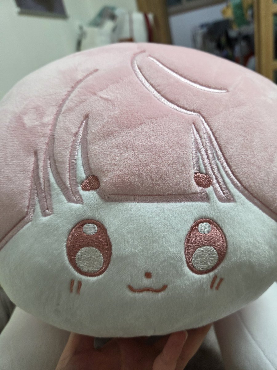 뭐지 원래 눈색이 훨 찐했는데 왜이렇게 맨숭. 해졋서