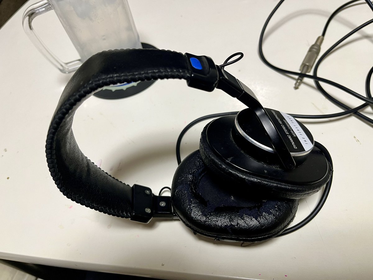 cozmuzik's tweet photo. #SONY

ブコフでゲットした
#MDR_CD900ST を
#レストア しました♪

上2枚　before
下2枚　アフター

ボディ&amp;メッキリムは
コンパウンドで小キズ取り✨

イヤーパッド交換🎧

キモチぃ！🤤👍🔥

パッドはコレ
https://t.co/mEKAlUA5lm https://t.co/JHqm36cVnk