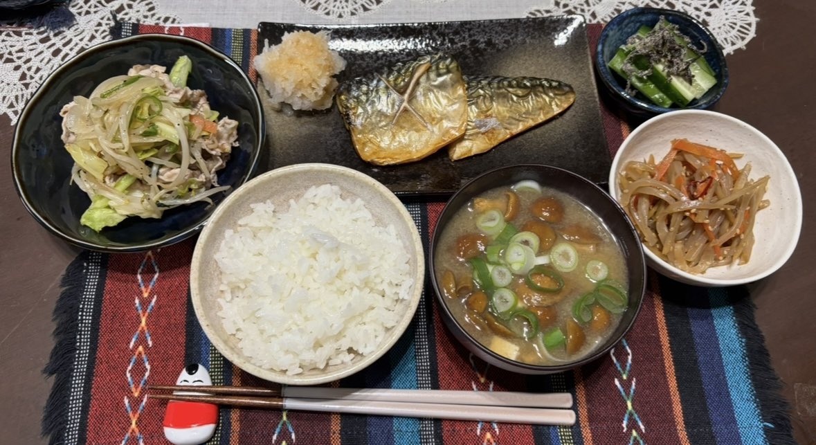 🍚今日の晩ごはん🍚
鯖の塩焼き🐟
野菜炒め
きんぴらごぼう
きゅうり塩昆布🥒
なめこ汁
ご飯🍚

今日は和食です👩🏻‍🍳

なめこ汁
山形県産🍄鳥海なめこ
少し大きめです♪
とっても美味しい😋

お疲れ様でした❤️

#鯖の塩焼き
#鳥海なめこ
#おうちごはん