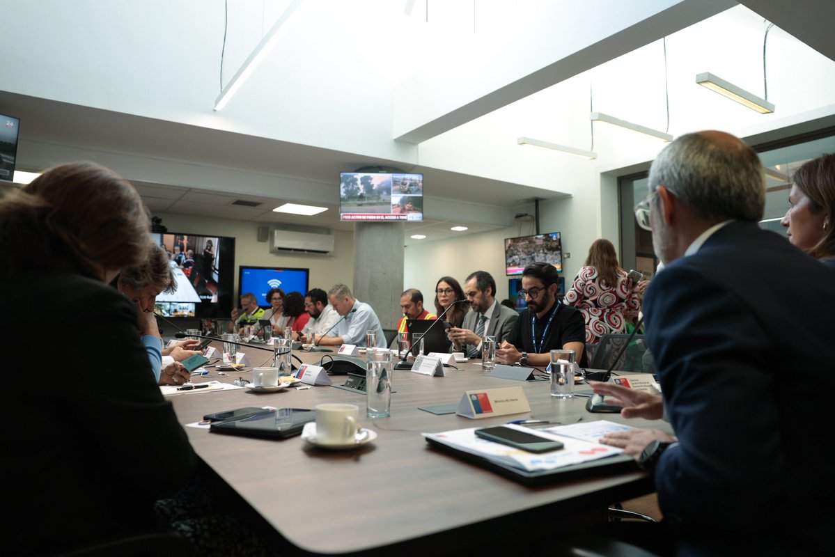 🛑 #AHORA | La ministra del <a href="/mop_chile/">Ministerio de Obras Públicas🇨🇱</a> , Jessica López, participa en un nuevo COGRID Nacional para evaluar el estado de los incendios forestales y reforzar la coordinación de las acciones para su control y mitigación en las regiones de Ñuble y Biobío.