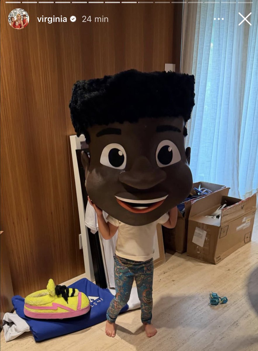 virgzxi's tweet image. a maria alice fantasiada de vini seven