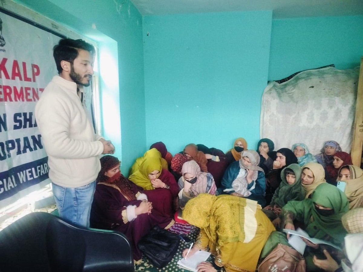 Shewspn's tweet photo. SHEW Spn, in collaboration with NRLM, organized an awareness programme at Kral Check, Shopian to educate women about welfare schemes, helpline numbers, and Beti Bachao Beti Padhao.
Empowering women with knowledge is true empowerment. 
#SHEWShopian #NRLM  #BetiBachaoBetiPadhao https://t.co/ys1GfZkItU