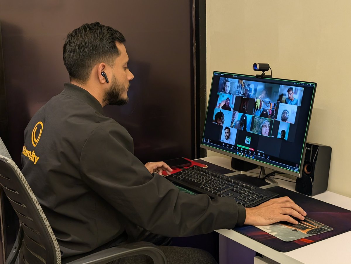 mostak000's tweet photo. Teaching beyond classrooms, Online class in progress. 

#onlineclass  #MosTak https://t.co/93TgDkOS0c